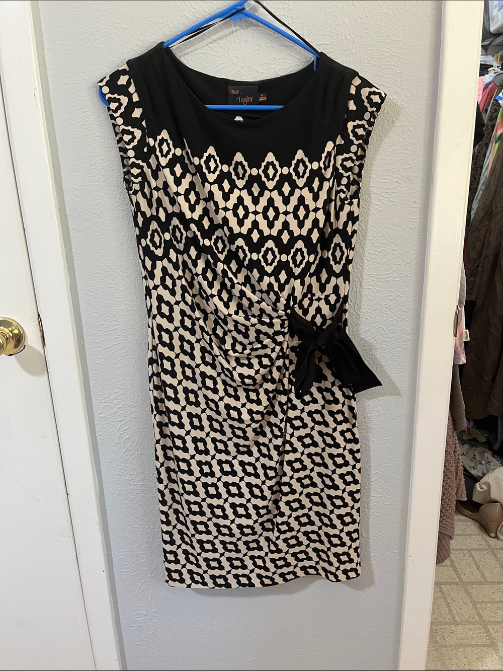 Just...Taylor Black and Cream Geometric Cap-Sleeve Sheath Dress